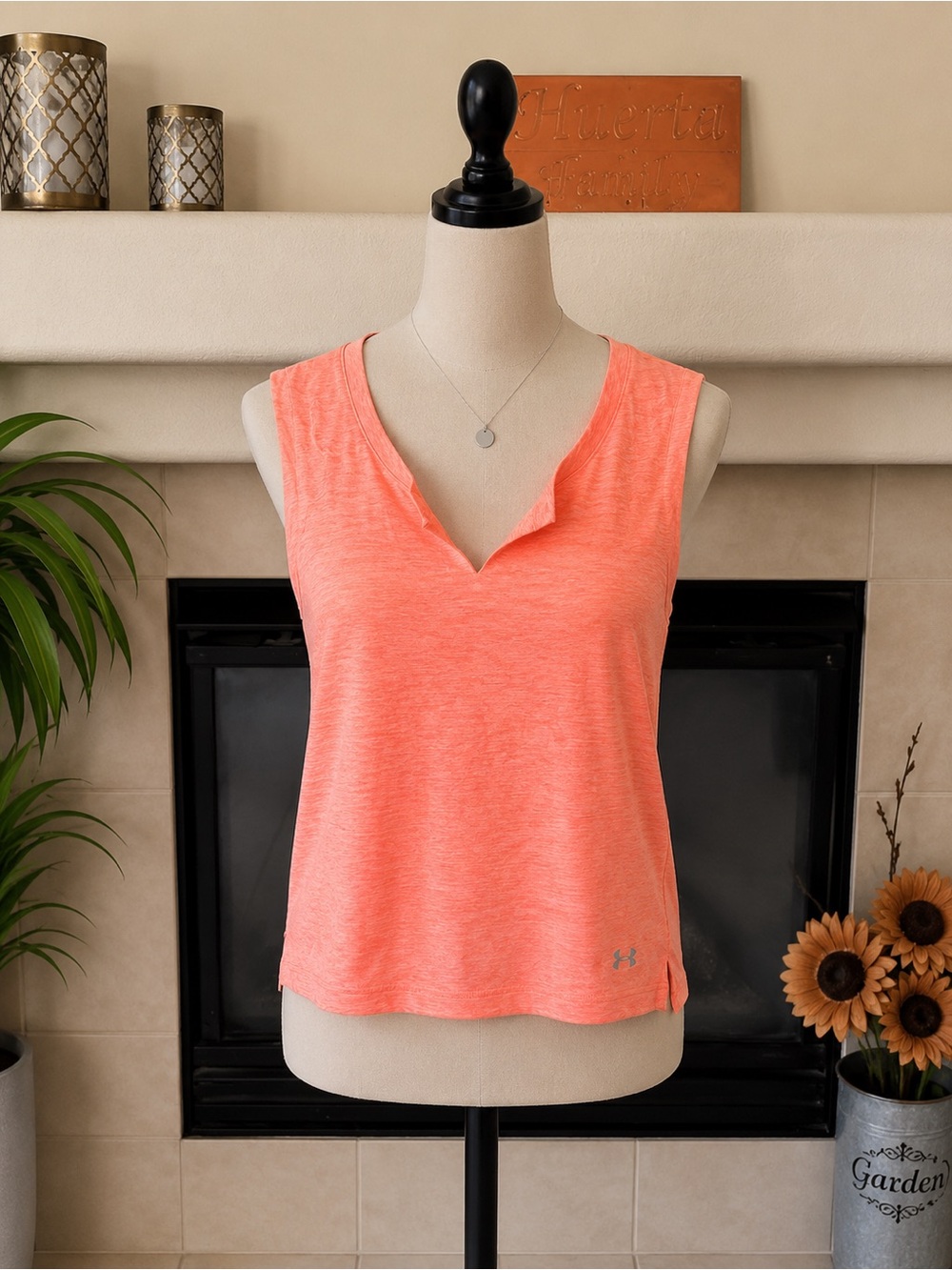 Under Armour HeatGear Neon Coral Sleeveless Athletic Tank Top Women’s XS